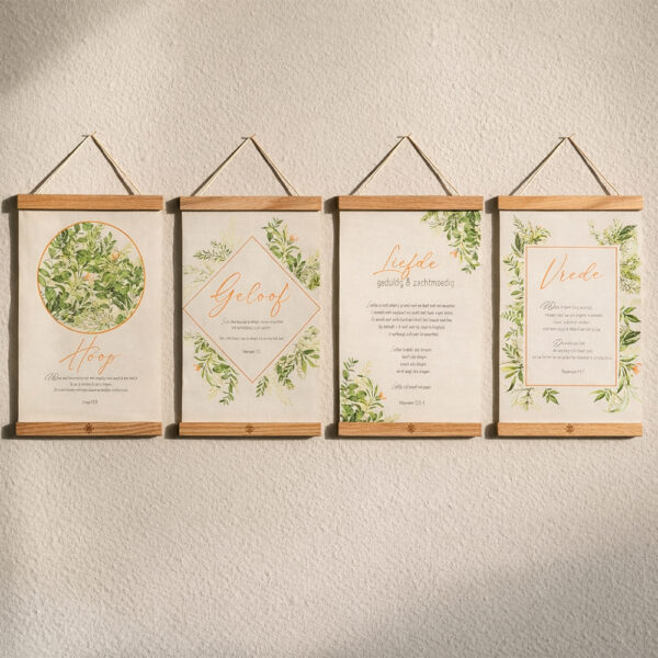 Textielposter Hoop A4 met Houten Hangers