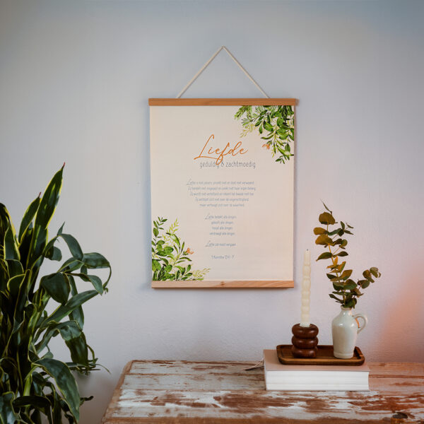 Textielposter Liefde 40x50cm met Houten Hangers